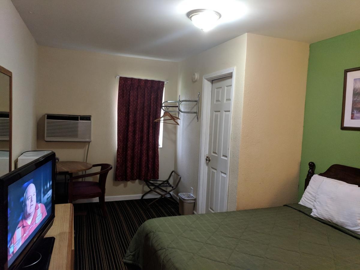 Benton Inn 2*