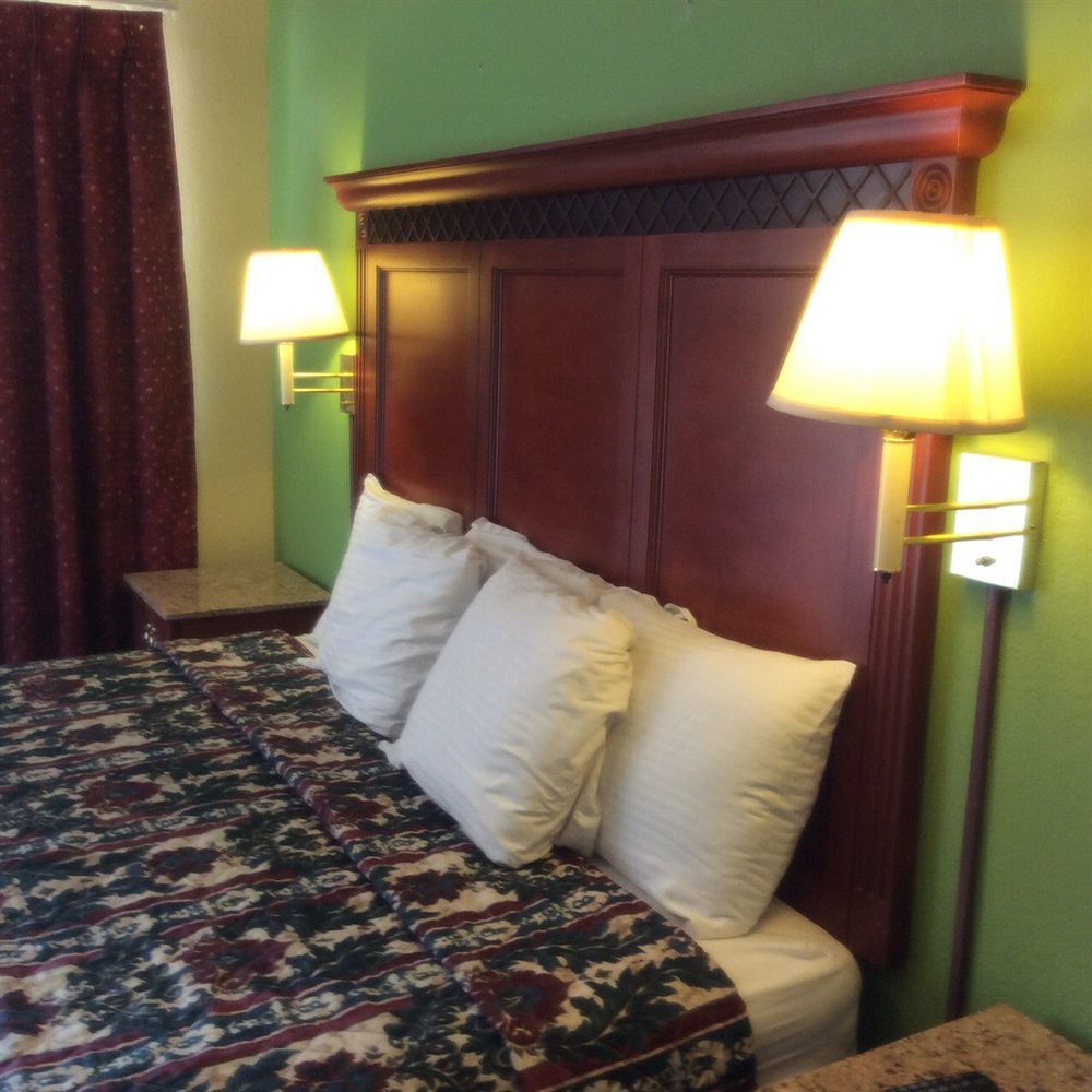 Benton Inn Hotel 2*